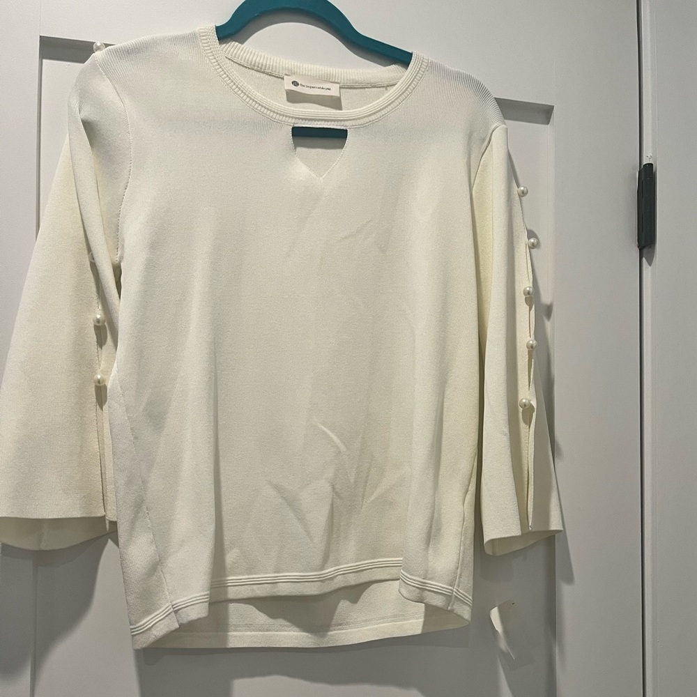 New sweater with pearls on sleeves